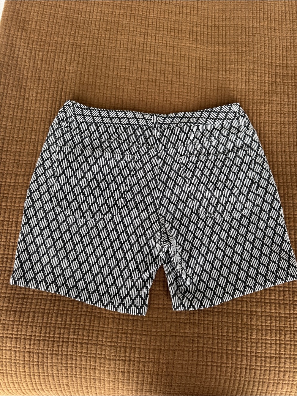 Stylish Black & White Patterned Men’s Shorts - ST33LE - Picture 2 of 2